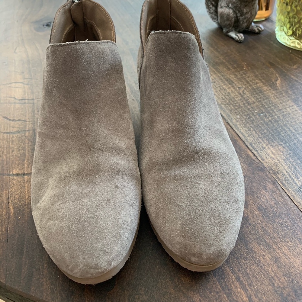 Kenneth Cole suede ankle booties